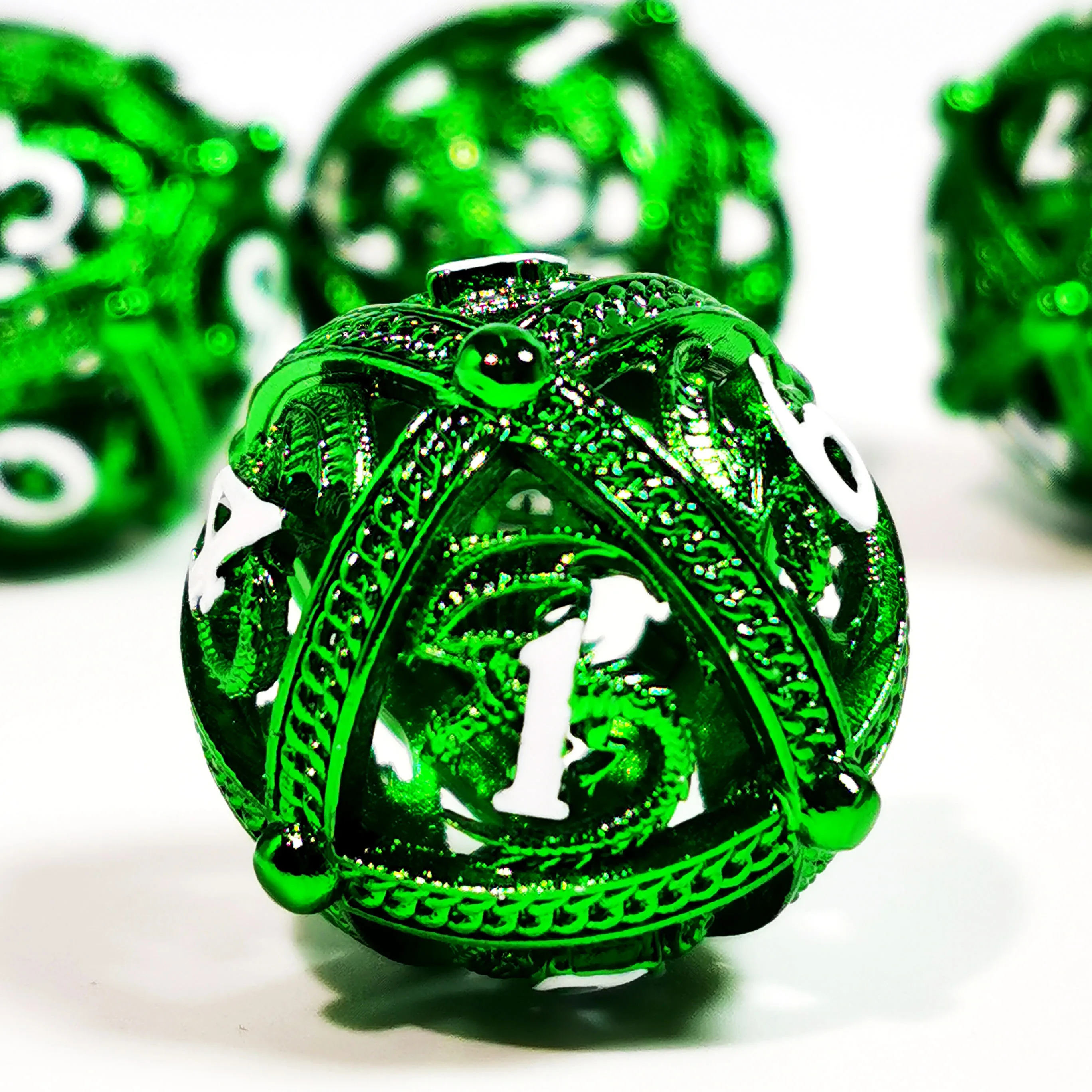 "Set di dadi DnD in lega di zinco Sharp Edge - Dadi poliedrici verdi cavi in metallo da 7 pezzi per Dungeons & Dragons, giochi di ruolo"