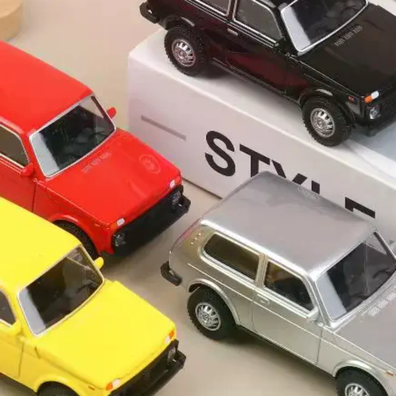 

1/43 Scale Simulation Alloy Car Model Retro Diecast Metal Toy Car Ornaments Desktop Decoration Collect Hobby Gifts