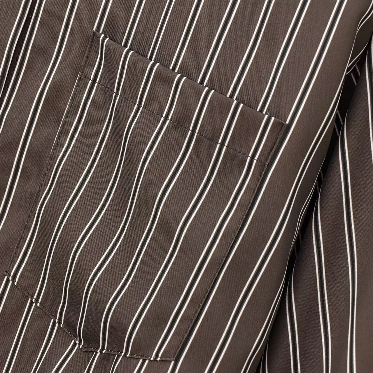 EDSA ผู้หญิงสีน้ําตาล Batwing Stripe เสื้อแขนยาว Cuffs กระเป๋า Patch ปุ่มด้านหน้าสําหรับ Office Lady เสื้อ