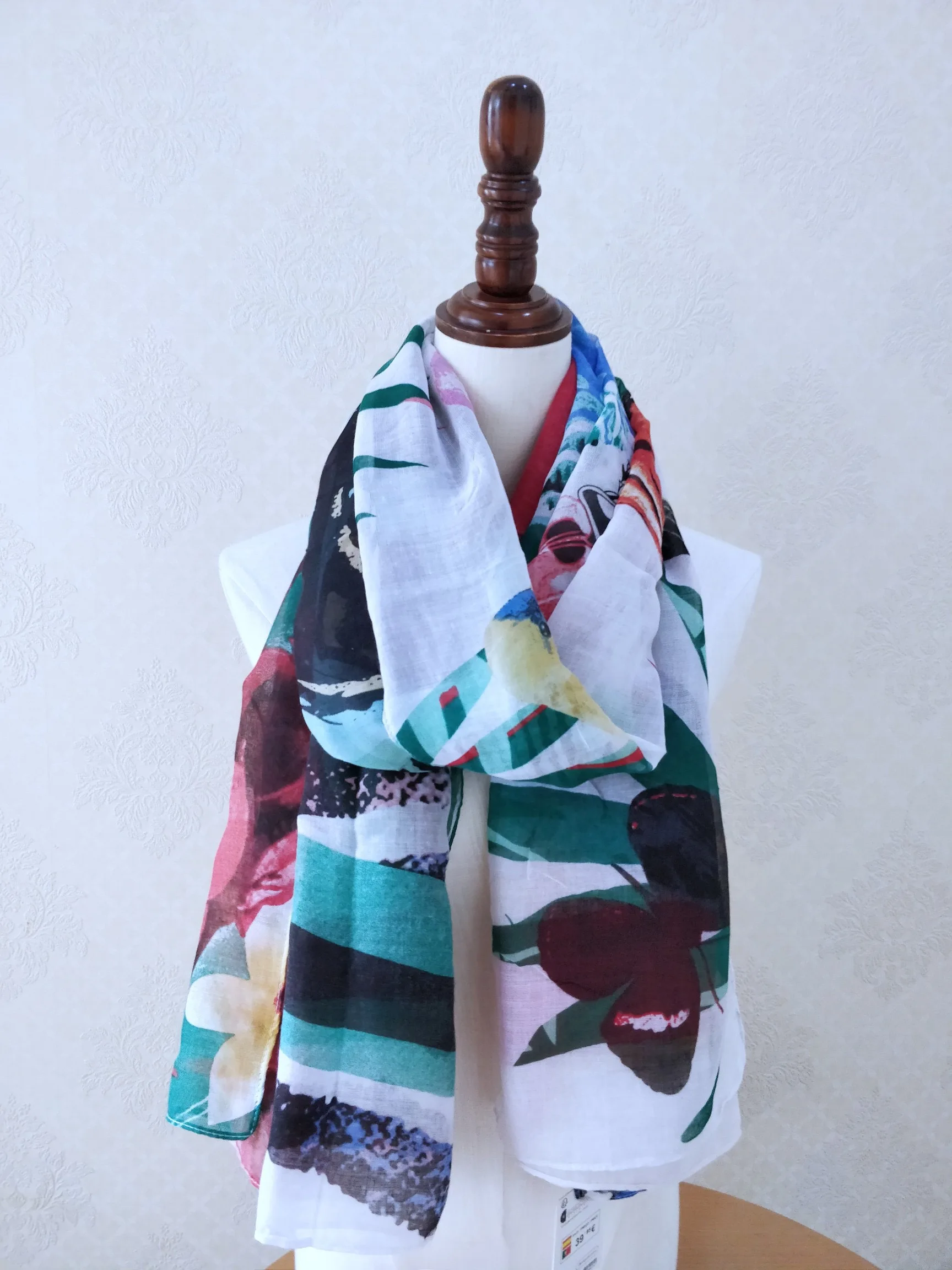 التجارة الخارجية الطلب الأصلي: منتج إسباني جديد: زخرفة عصرية مطبوعة مطرزة محبوكة، وشاح نسائي على الشاطئ