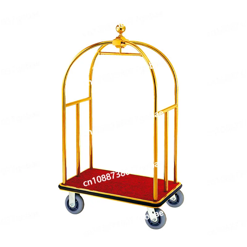 

Тележка для обслуживания багажа в вестибюле отеля