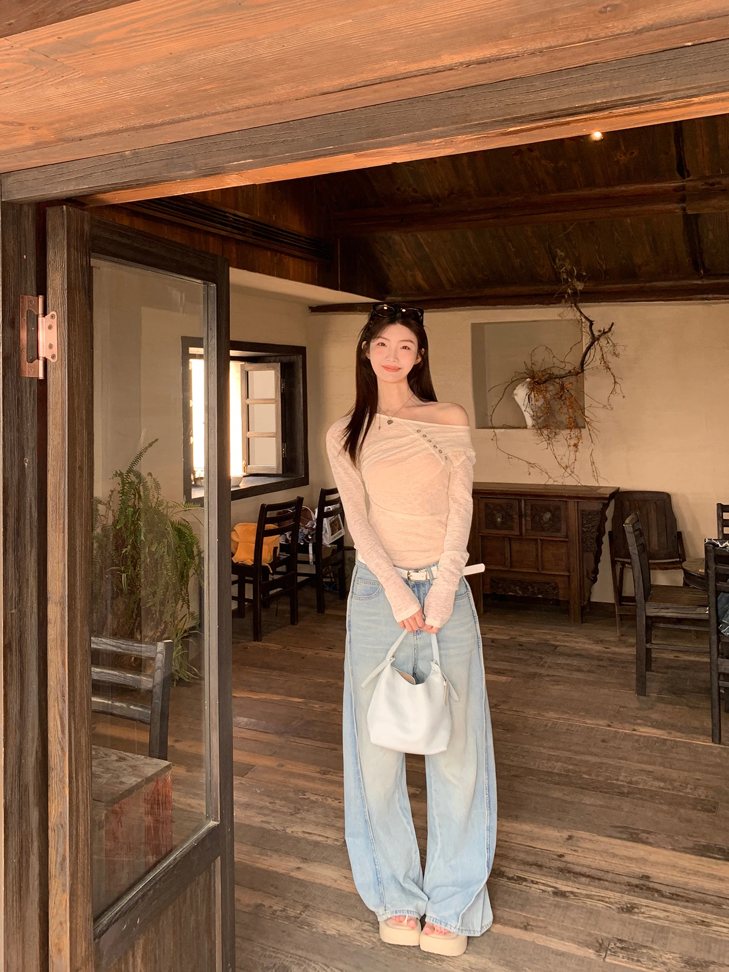 Cseta de Manga Longa Vermelha para Mulheres, Nova Coleção de Verão 2025, Estilo Coreano, Ajuste Slim, Top com Ombros à Mostra