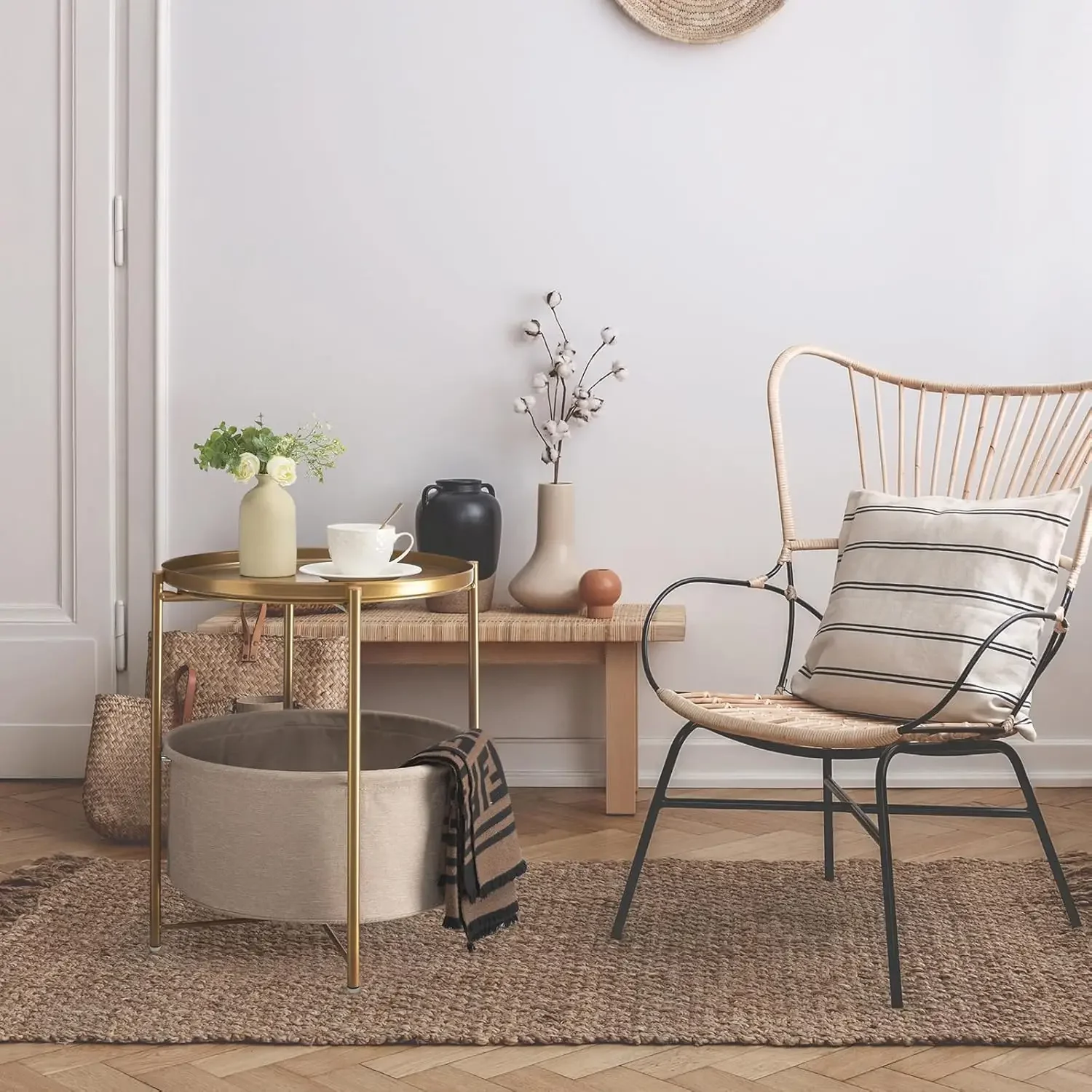 Round Side Table with Fabric Storage Basket, Metal Small Bedside Nightstand with Removable Tray Top for Living Room, Bedroom