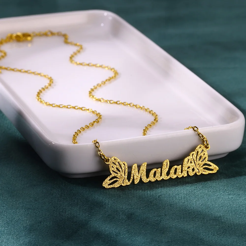 Colar personalizado coroa nome fosco para mulheres, aço inoxidável borboleta fita colar, presente personalizado da jóia, cor do ouro