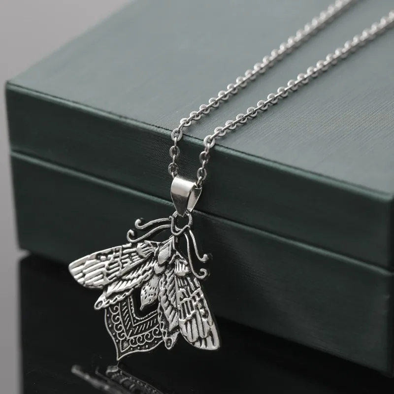 New Punk Style Originality Textured Moth Pattern Pendant Necklace Vintage Personality Ladies Delicate Pendant Daily Party Gifts