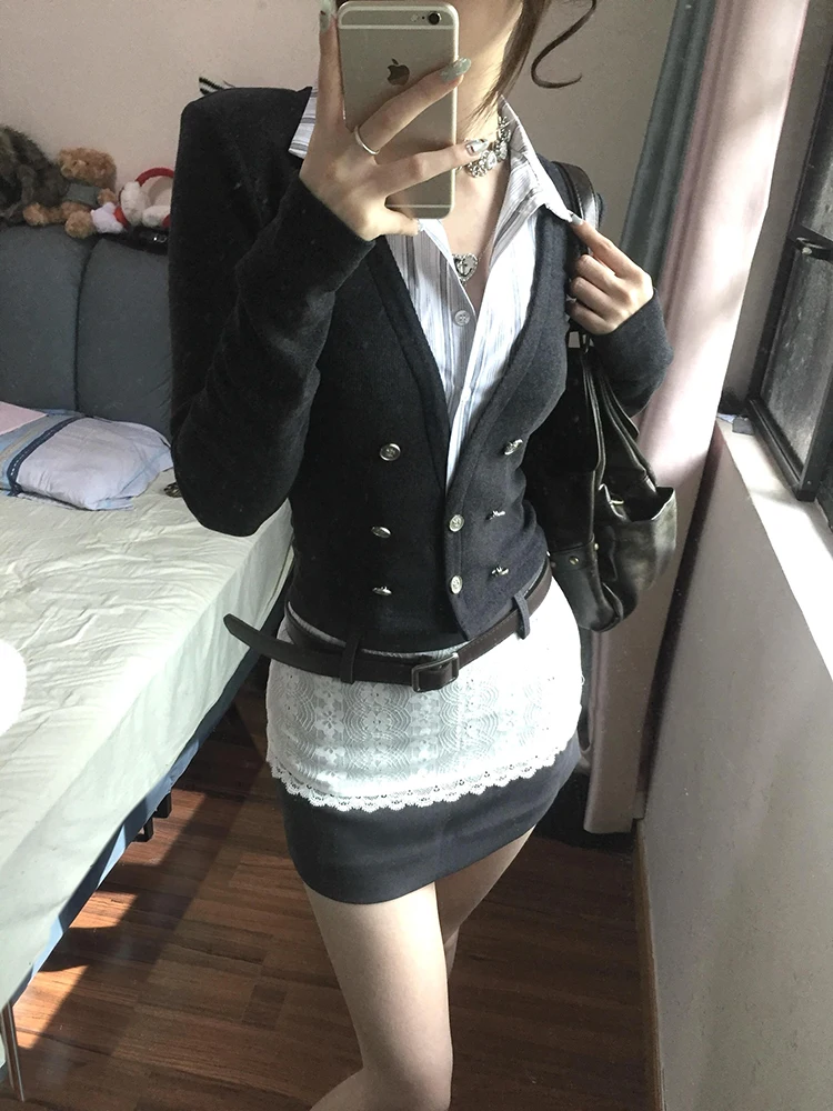 تي شيرت نسائي قصير بدون أكمام بقصة ضيقة وأكمام طويلة وياقة مقلوبة على الطراز الكوري قميص أساسي على طراز الكلية