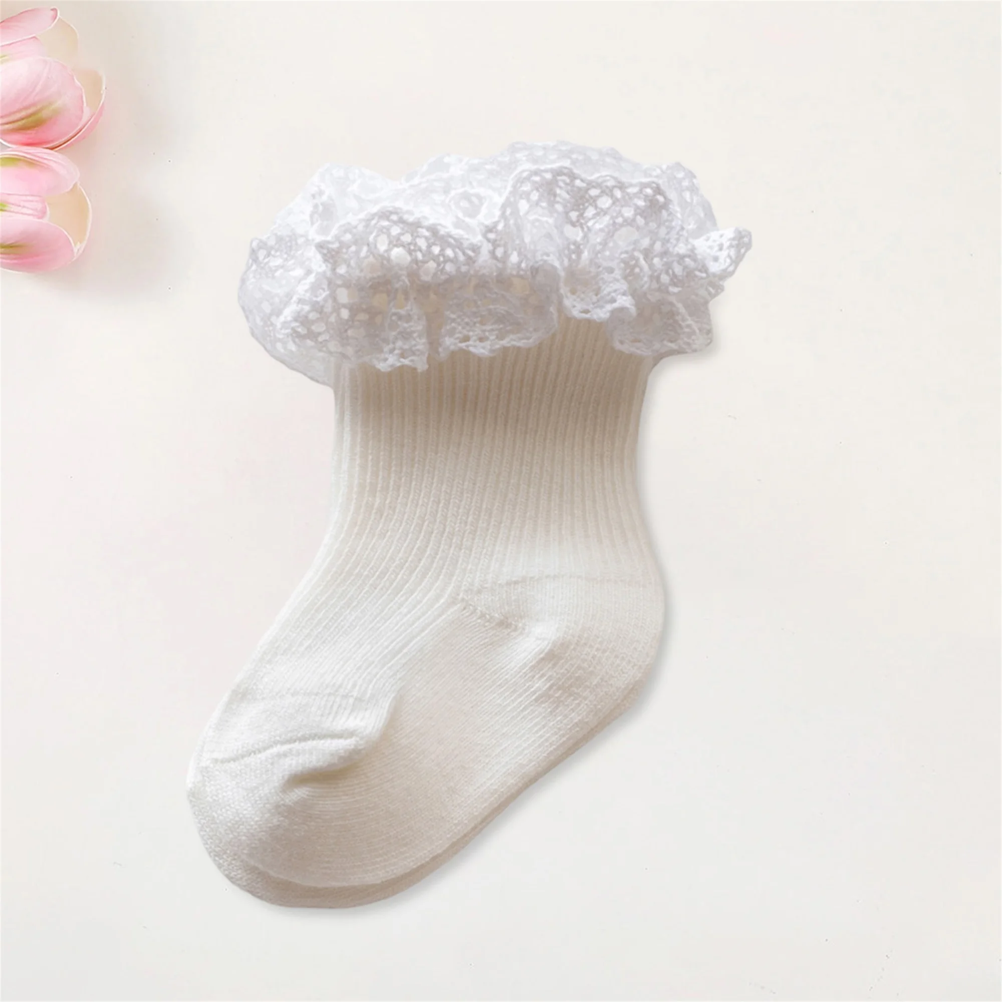 

Очаровательные носки для маленьких девочек. Носки с нежной кружевной отделкой и противоскользящей ручкой для повседневной носки и игр.