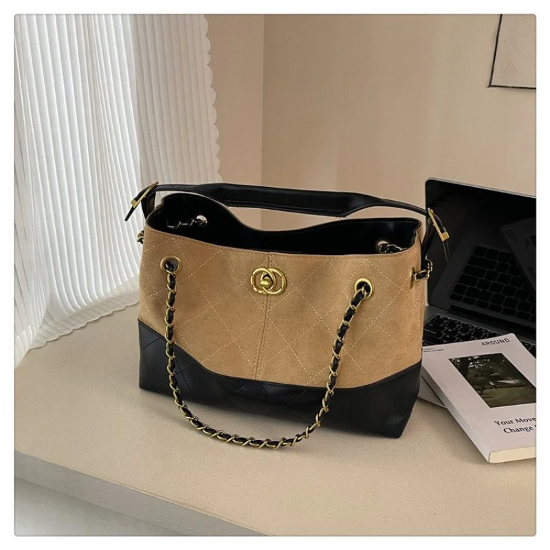 

Architecturally Inspired Structured Bag For Women With Clean Lines And Luxurious Leather Finish