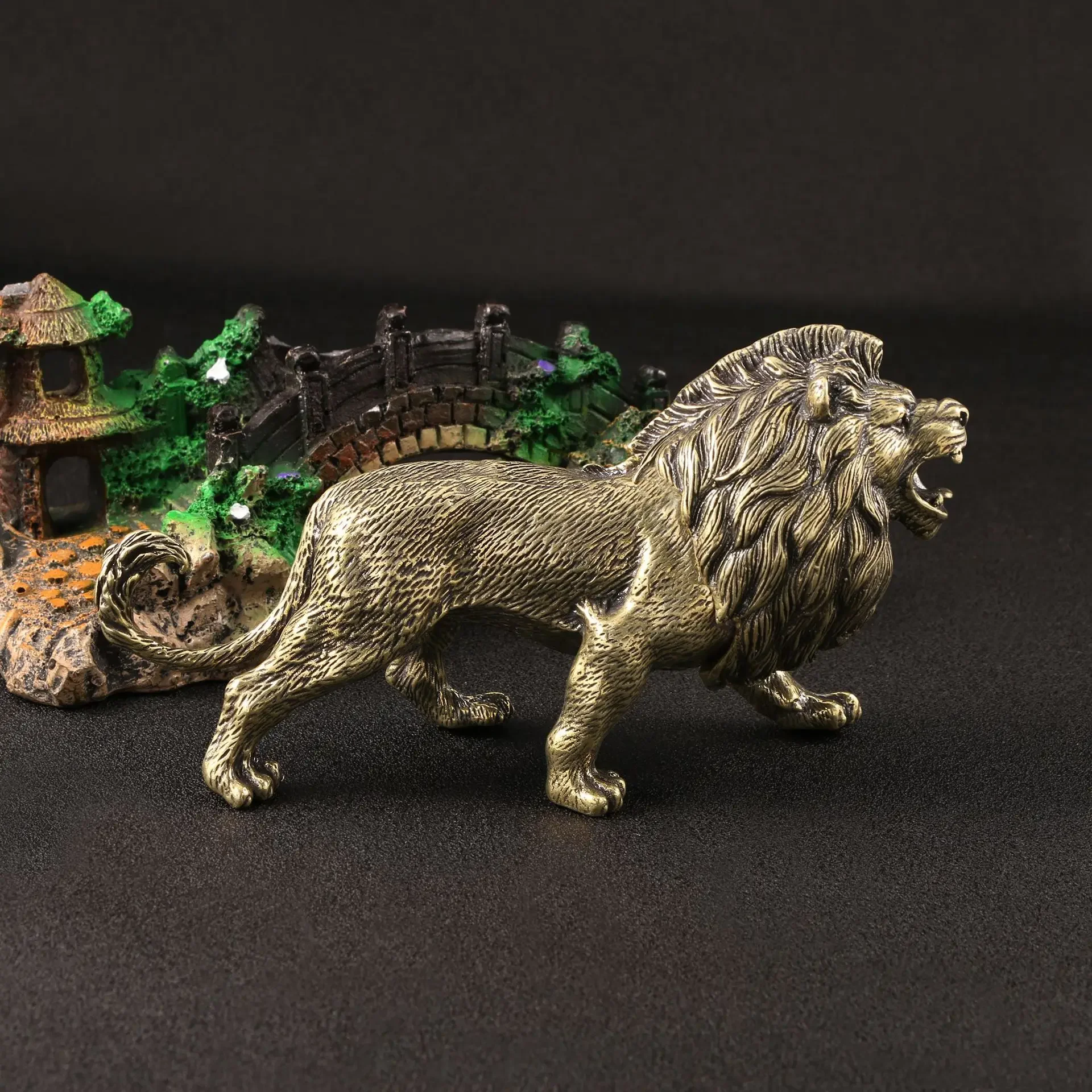 

3D Lion Copper Carving Sculpture Figurines The King of The Grassland Statues for Decoration Antique Shop Decorations