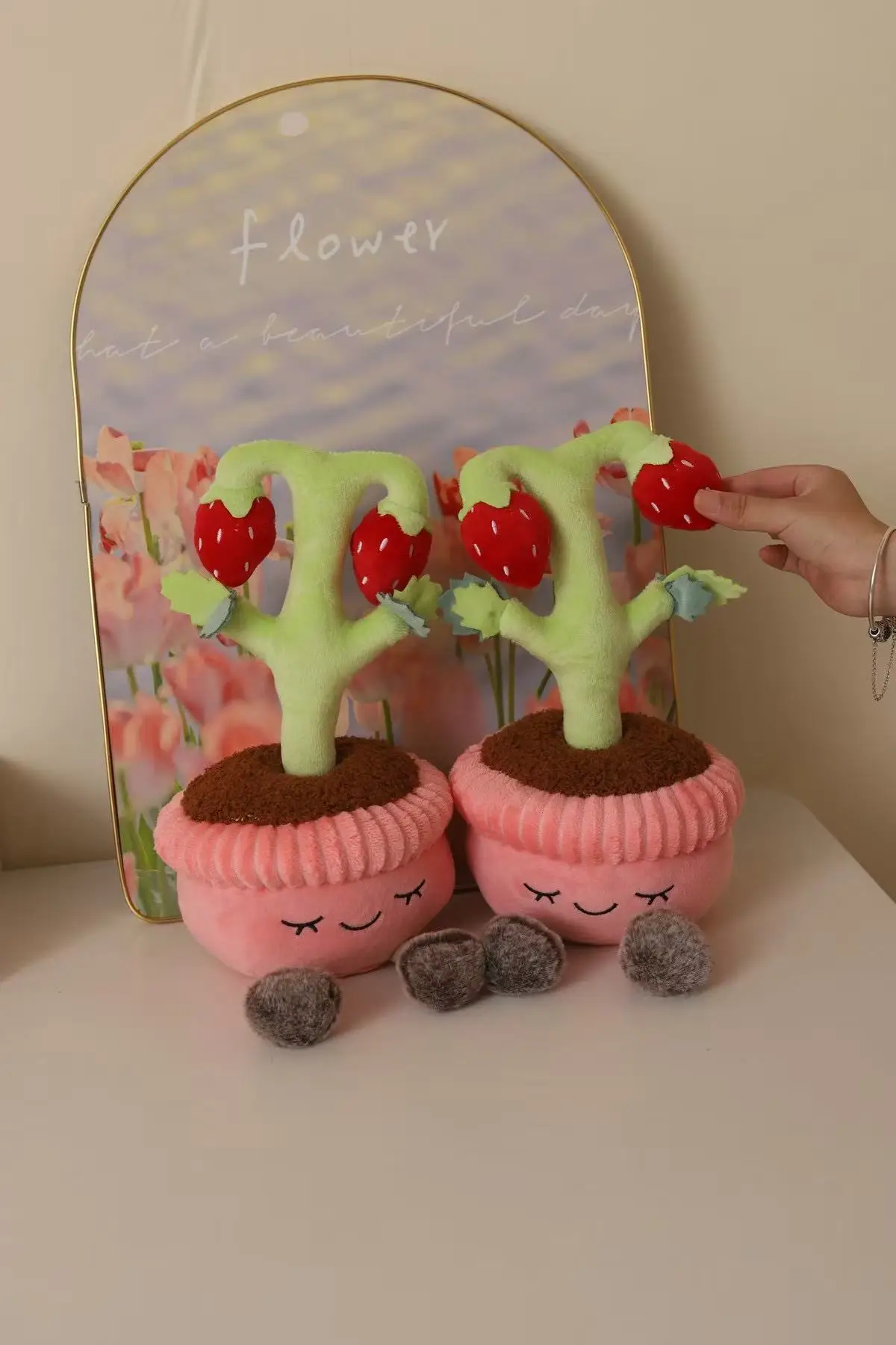 Jellycat's new strawberry potted stuffed plush toy figurine, cartoon anime cute, Thanksgiving gift for friends, fun doll