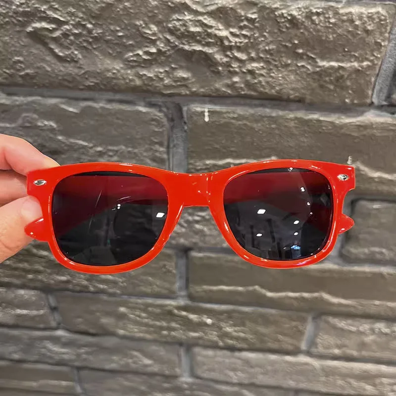 Kinderzonnebril met vierkant frame, zonwerende zonnebril, eenvoudig en veelzijdig trendy festival, pak voor volwassen dames/heren