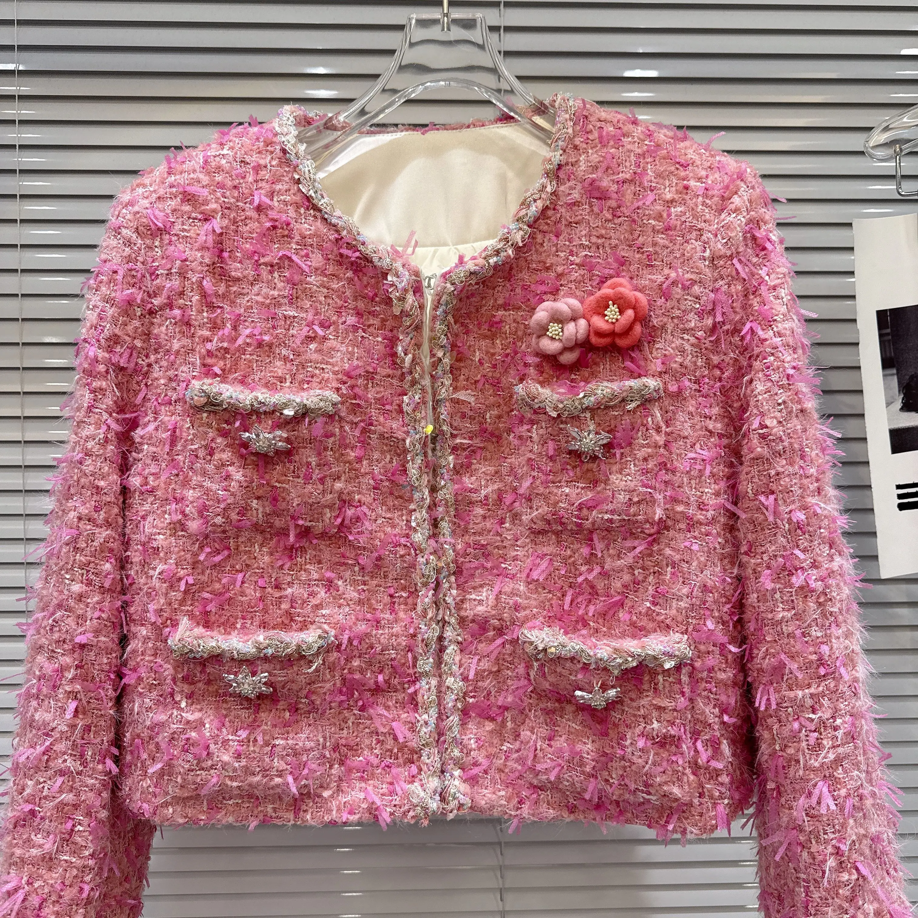 معطف قصير مبطن بأساور من فراء الثعلب الراقية لشتاء 2025، معاطف وردية أنيقة للسيدات، سترة عالية الخصر