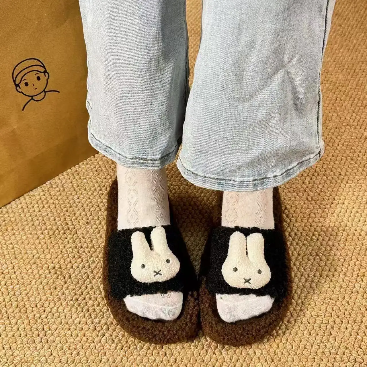 Pantoufles en peluche Miffy pour femmes, lapin de dessin animé mignon, diapositives chaudes et douces pour dames, pantoufles de chambre confortables et floues pour l'hiver