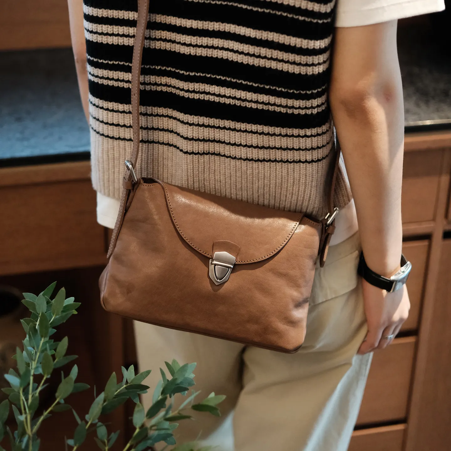 PNDME vintage designer handmade high-quality genuine leather women's messenger bag daily work travel cow leather shoulder bag