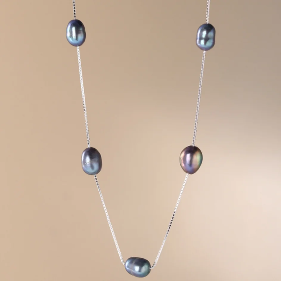 

17.5" & 9 pcs pearls & peacock black Genuine Pearl Necklace