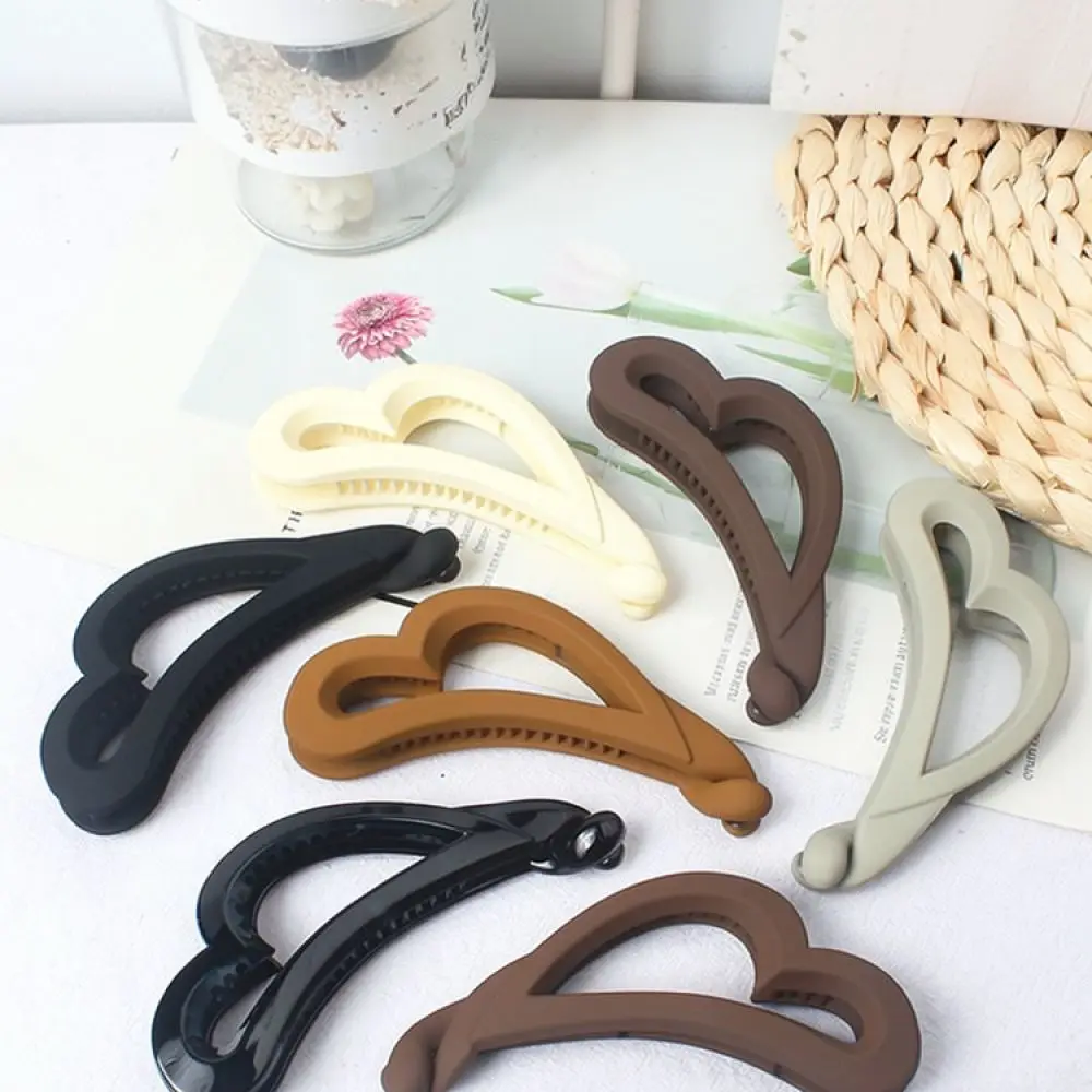 Elegant Heart Twist Claw Clip Acrylic Banana Hairpin Matte Ponytail Holder Minimalist Hair Accessories For Daily Styling