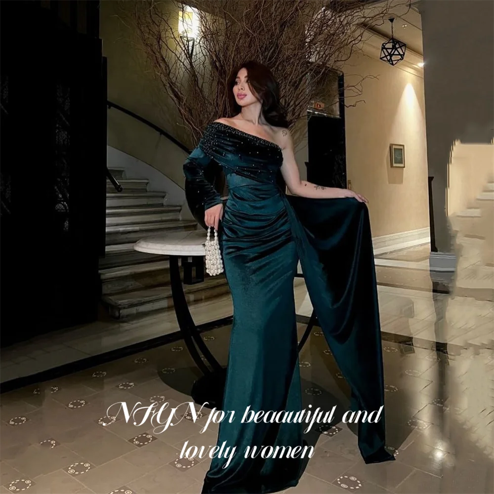 NFYN – robe de soirée sirène verte, asymétrique épaule dénudée, avec perles, en velours, pour femmes, personnalisée