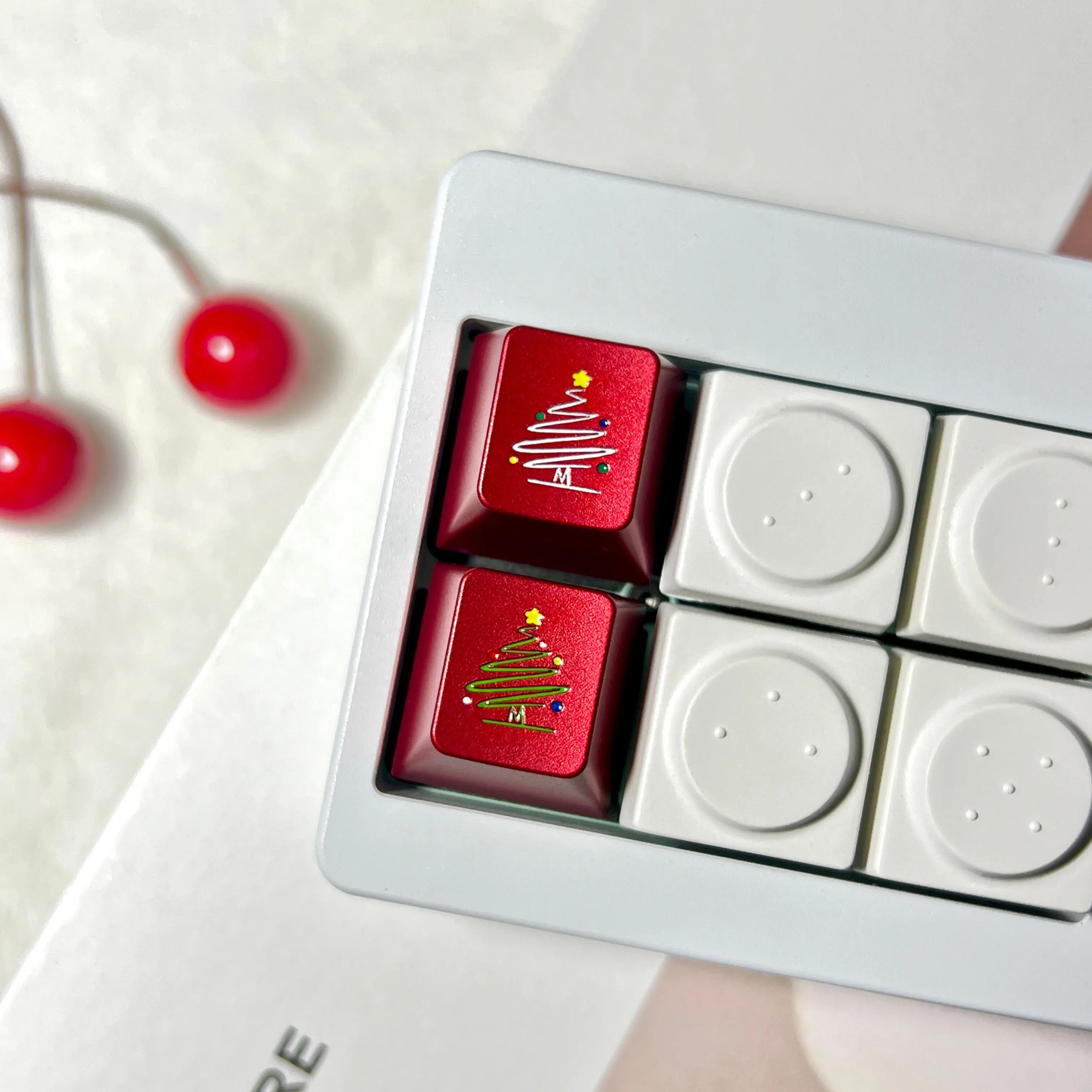 Cute Christmas Tree Metal Keycaps Single Cherry Profile Kawaii CNC Aluminum Alloy Custom Keycaps for Mechanical Keyboard Gifts