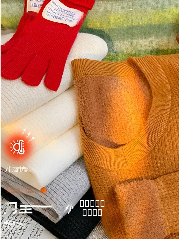 เสื้อสเวตเตอร์ไหมพรมคอวีสีขาว แขนยาว ทรงเข้ารูป ให้ความอบอุ่น เหมาะสำหรับใส่ทำงานในฤดูหนาว