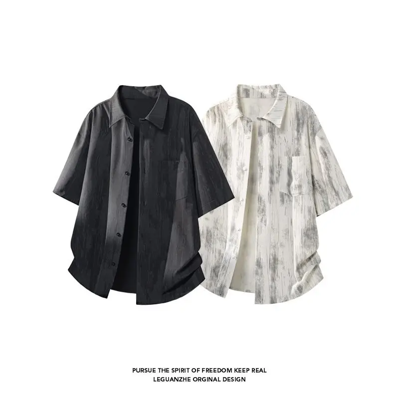 

Летняя коллекция 2026: Рубашка в гонконгском стиле с крупным принтом на белом фоне, свободного кроя, с коротким рукавом, из мягкого шелка, с рукавами-фонариками.