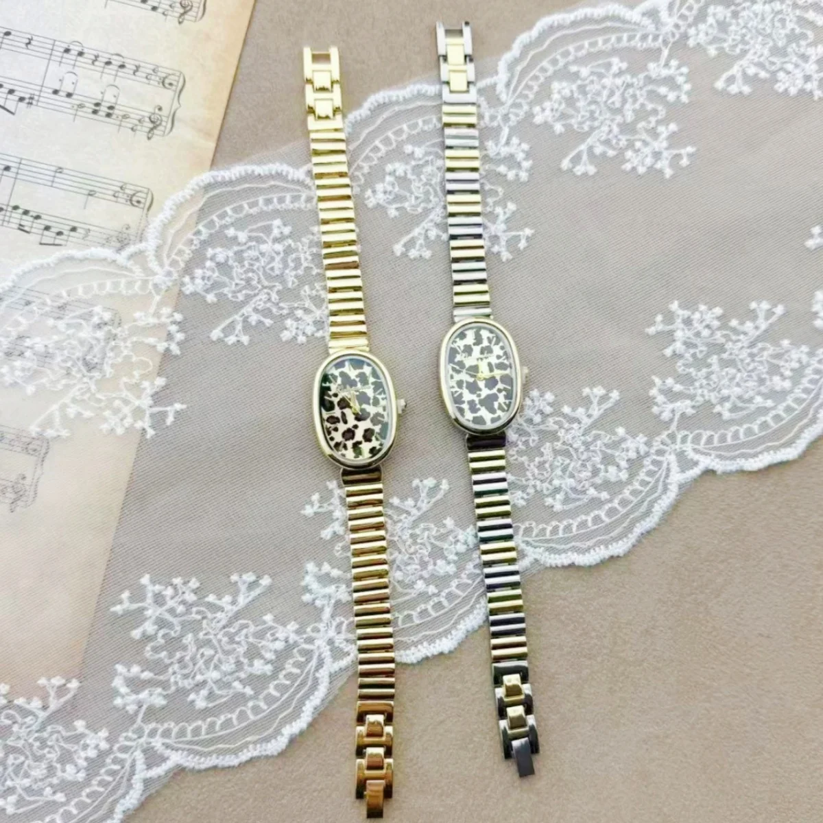 ساعات نسائية أنيقة بمينا بيضاوي عتيق مع سوار ساعة من سبائك الزنك بطبعة الفهد للارتداء اليومي وإكسسوارات الأزياء وهدايا العيد