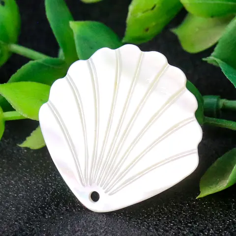 Muy Bien 4pcs 진주 조각 된 꽃잎의 자연 흰색 어머니 쉘 매력 DIY 귀걸이 목걸이 펜던트 쥬얼리 액세서리 만들기