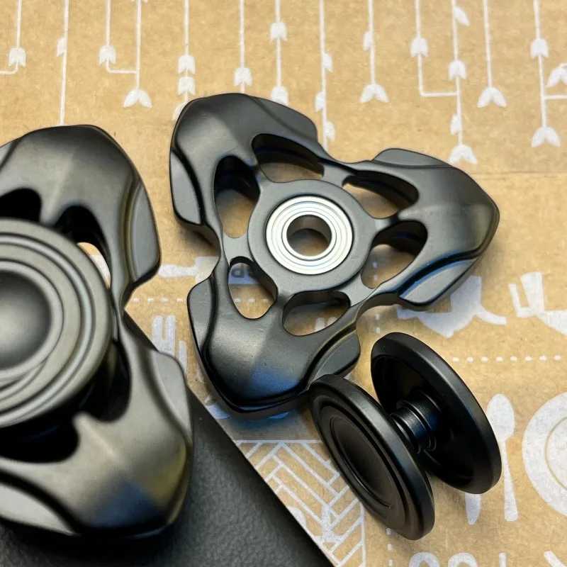 Ranger EDC Dreiseitiger Edelstahl, schwarz plattiert, mechanisches Fidget Spinner aus Metall, Dekompressionsspielzeug