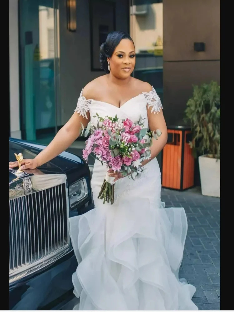 맞춤형 아플리케 오프 숄더 플러스 사이즈 웨딩 드레스 Vestidos De Novia Organza Tiers 아프리카 신부 가운