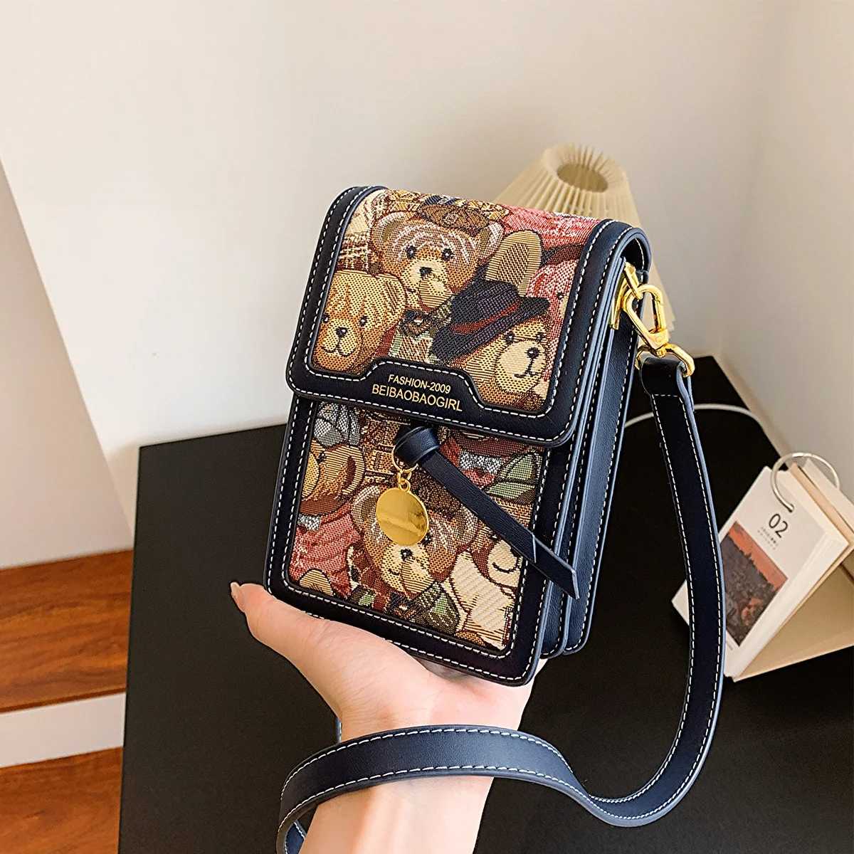 

Embroidered Bear High-Quality New Fashion Divided Pocket Casual Canvas Single Shoulder Crossbody Bag