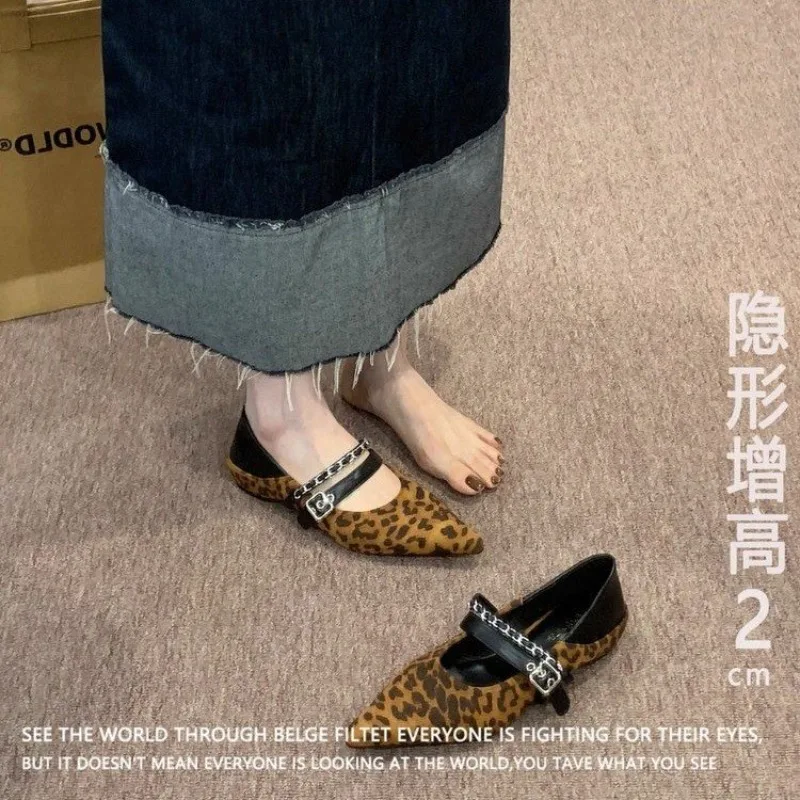 

2026 Spring New Fashionable Velvet Pointed Shallow Mouth Water Diamond Mary Jane Shoes Large Size Flat Casual Women's Shoes 40