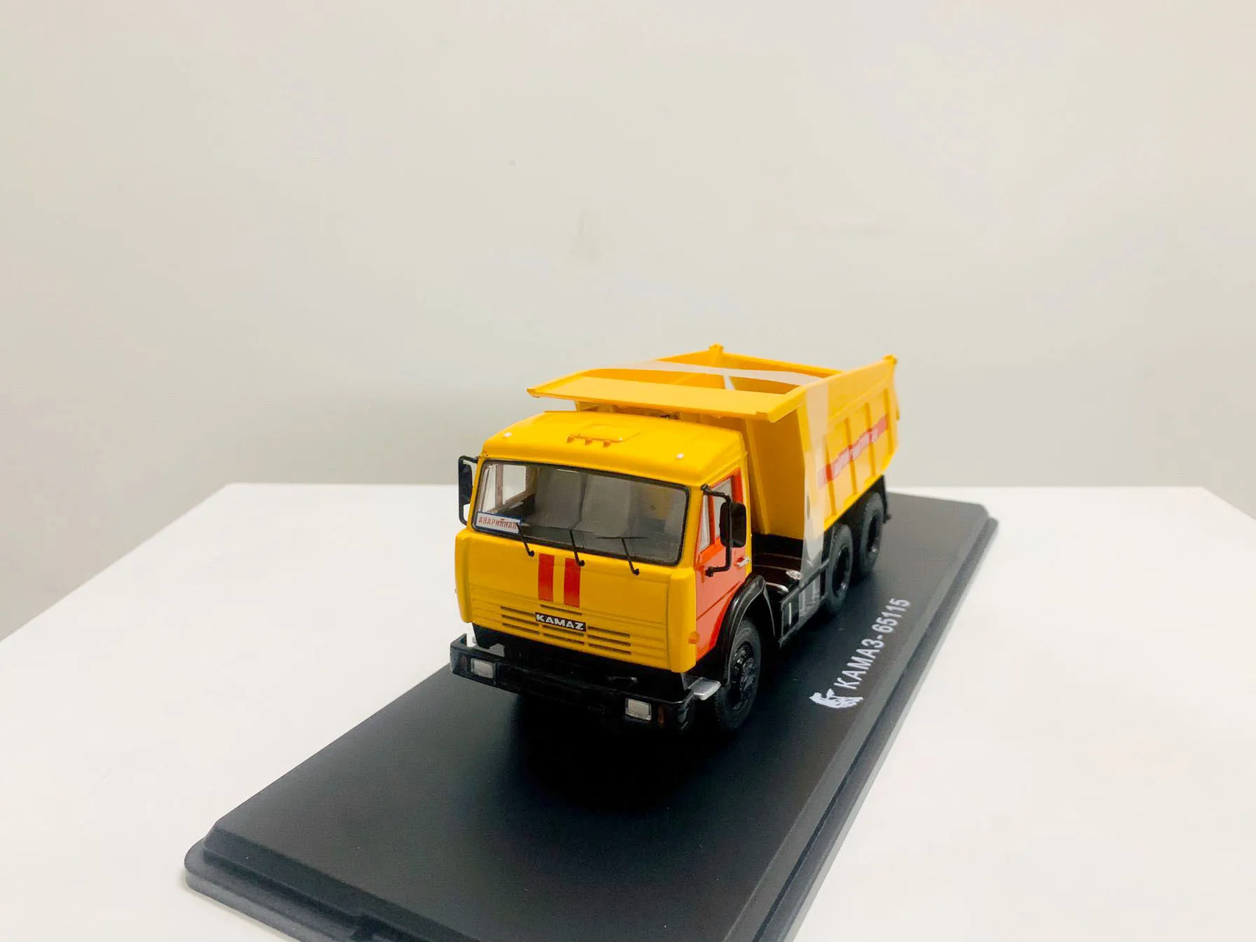 Modelo de arranque a escala SSM Kamaz, escala 1:43, fundido a presión, camión de basura, Kama3-65115