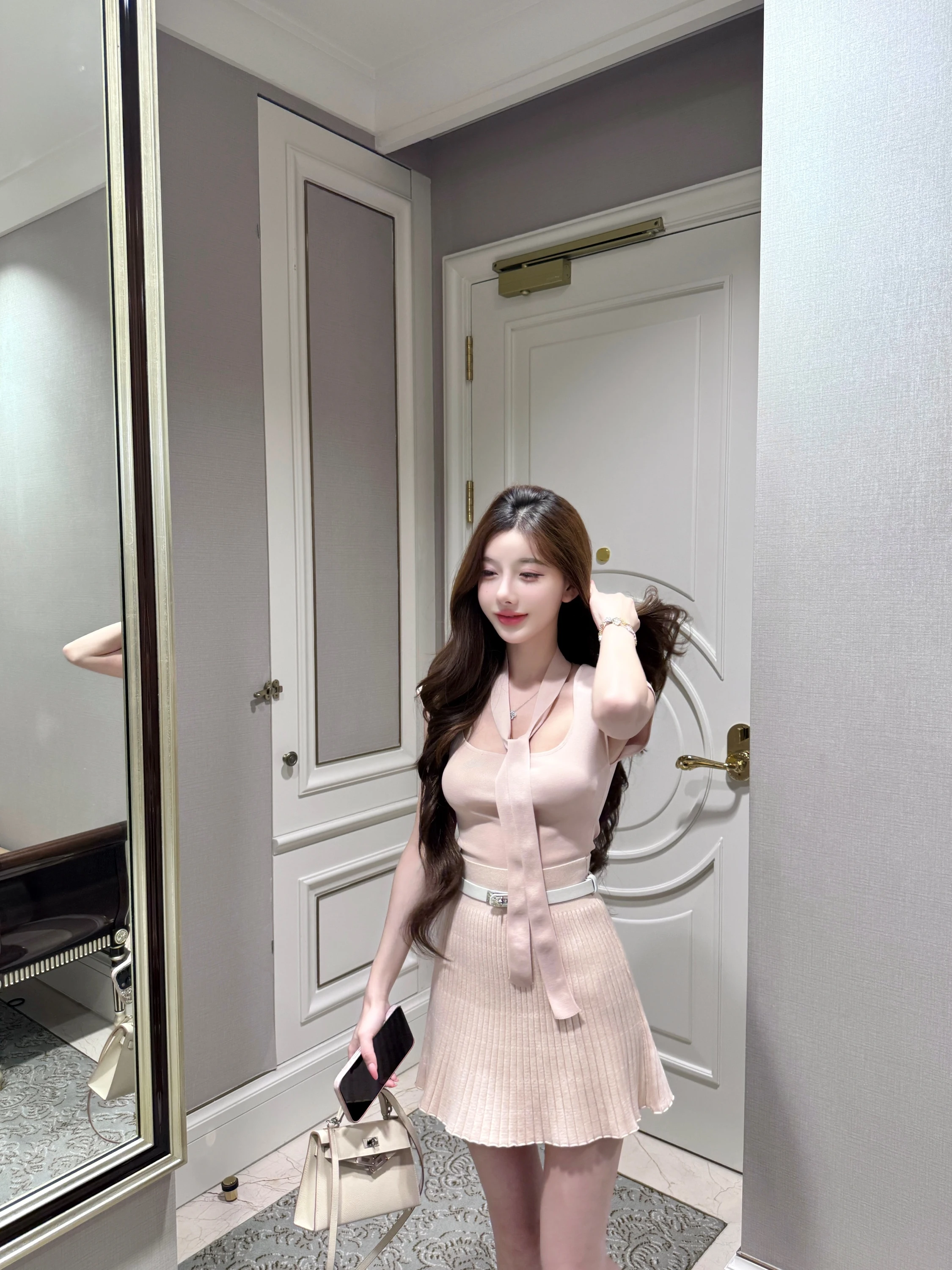 

Комплект Qiauuu Gold Secretary 20: Женский вязаный облегающий топ с U-образным вырезом и эластичная юбка из ледяного шелка для офиса, короткий рукав, цветной