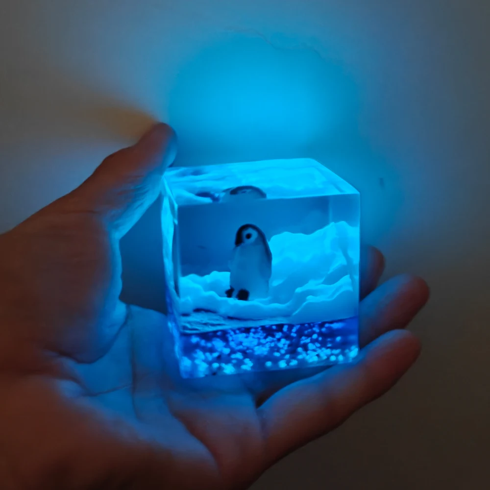 Iceberg Penguin Resin Landscape Fluorescent Resin Desktop Decoration Creative Art Beautiful 5CM Square Noctilucent Resin Block