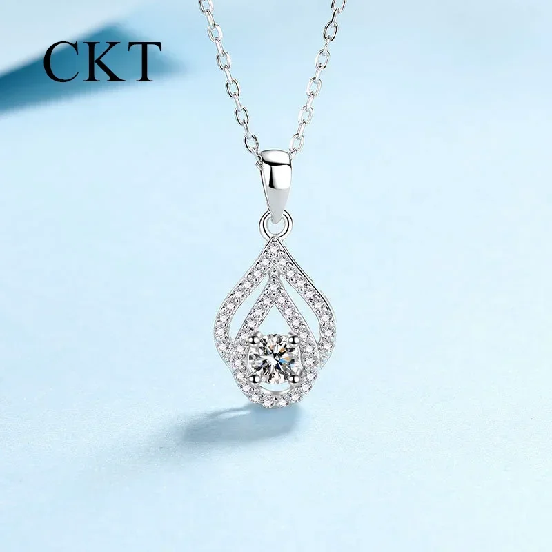 

18K White Gold Platinum Pt950 0.3 Carat Moissanite Necklace for Women Collarbone Chain Jewelry Water Drop Pendant Niche Design