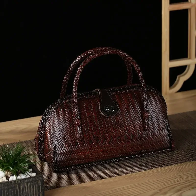 

Advanced bamboo weaving Chinese intangible cultural heritage Huangshan old farmers weaving bamboo woven bags with various styles