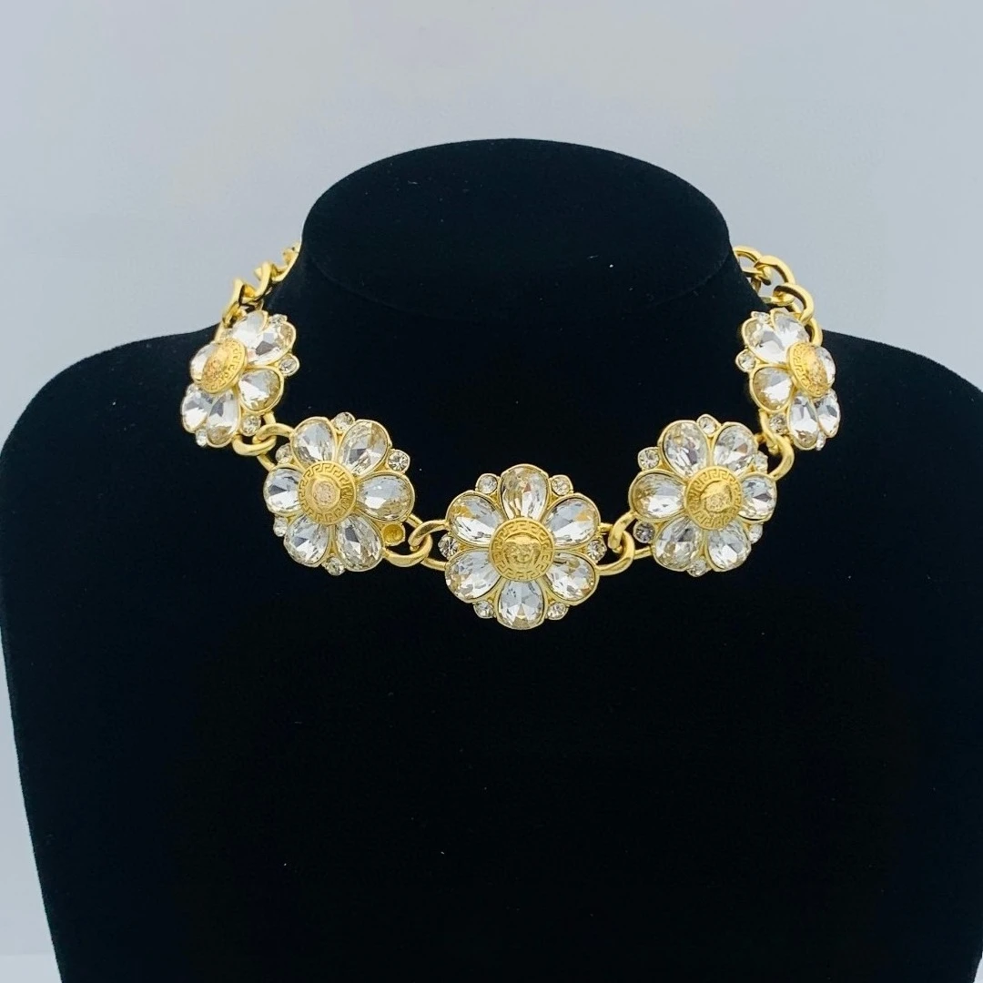 

Винтажное женское ожерелье с подсолнухом и бриллиантами Medusa 2025 года
