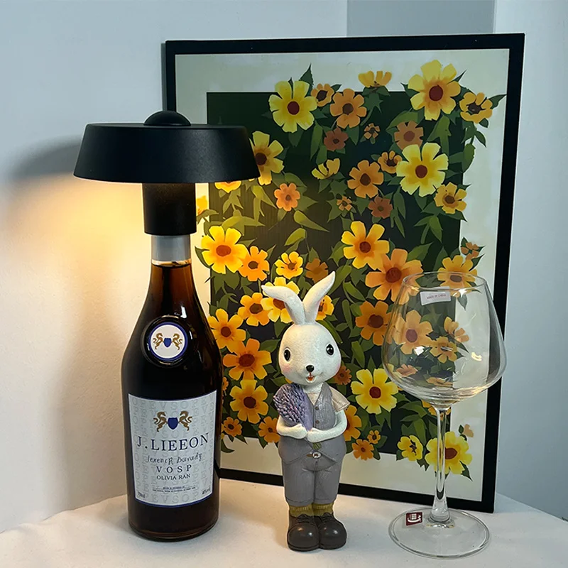 Newly Designed Wine Bottle Table Lamp Light Luxury Inductive Rechargeable Table Lamp Study Restaurant Decoration LED night