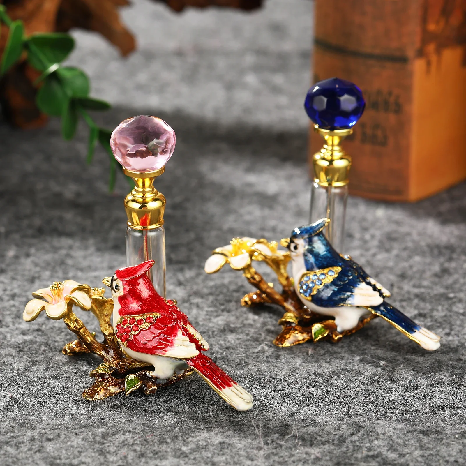 

5ml Vintage Perfume Bottle Metal Enamel Bluebird Red Bird Flower Decor Diamond Glass Container with Drip Stick Refill Lady Gift