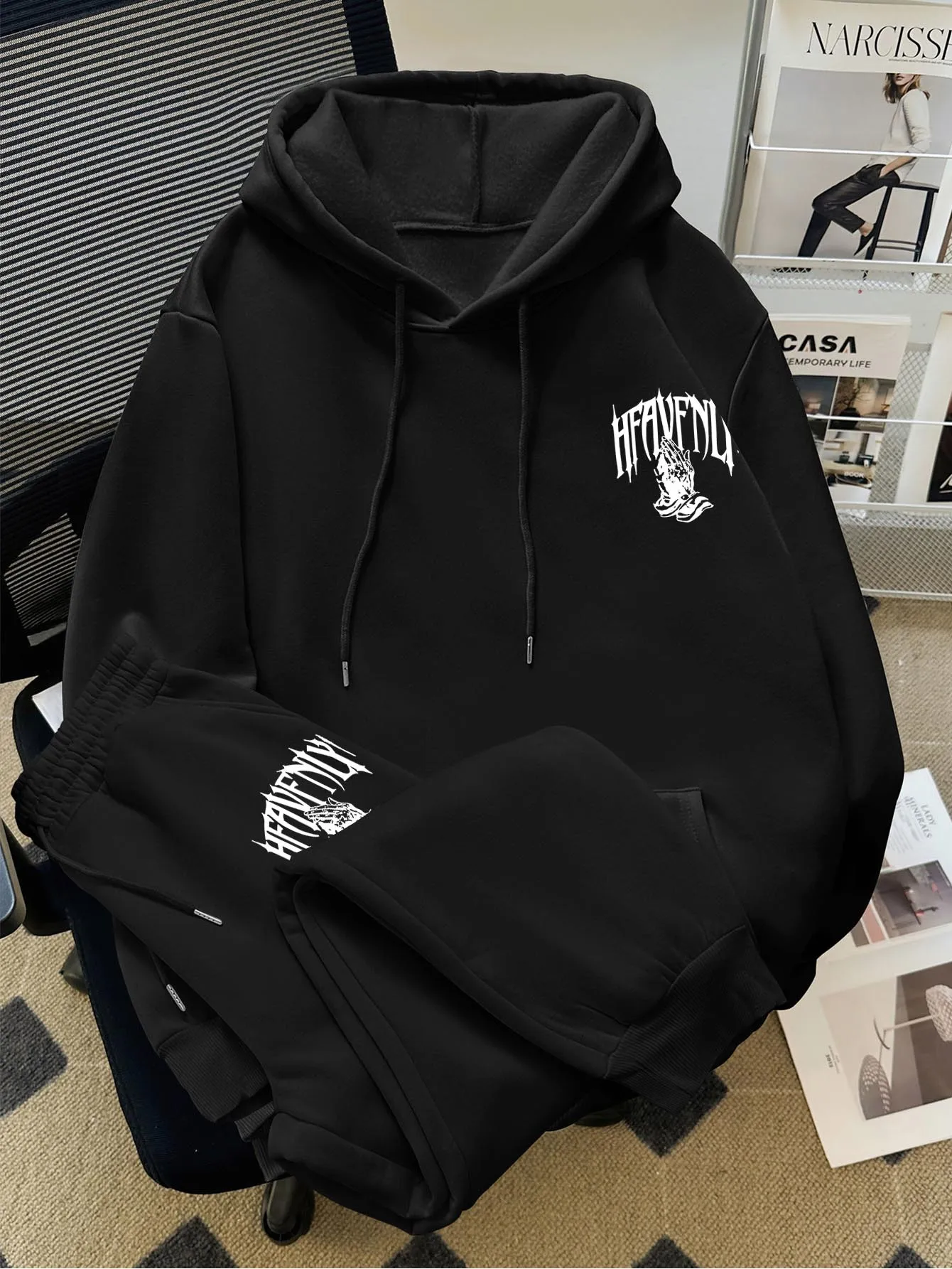 Men's autumn/winter street style hooded sweatshirt tracksuit, fashionable two-piece sweatshirt and sweatpants set.