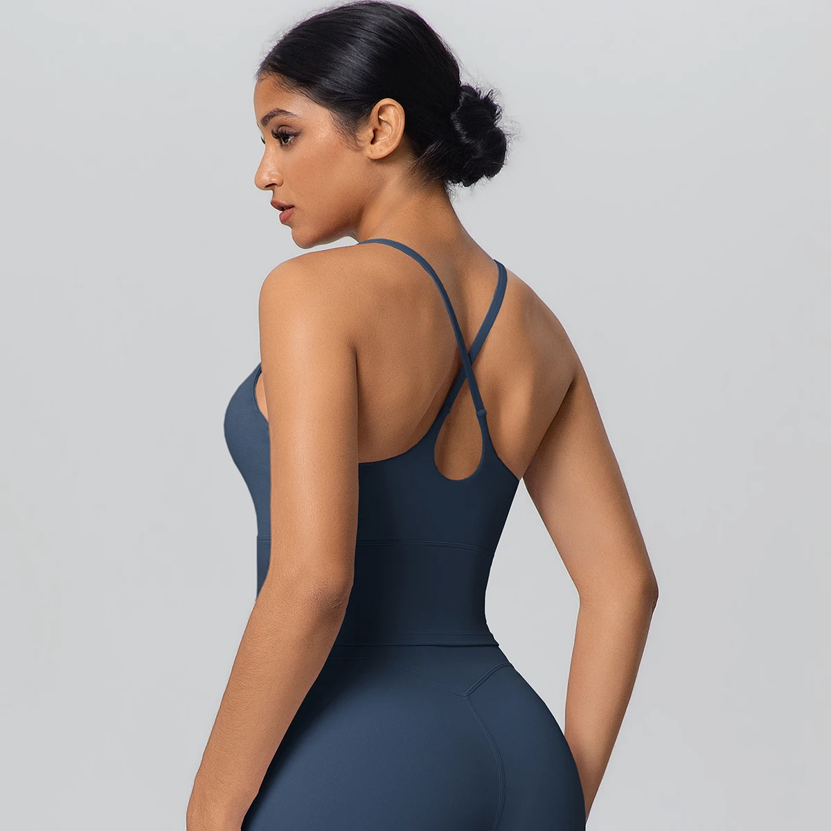 1 Stück Einfarbiger Weicher Rückenfreier Fitness-Yoga-BH für Damen, Hochfester Stoßdämpfender Sport-Top mit Push-Up-Effekt und Brustpolster – Detail 21
