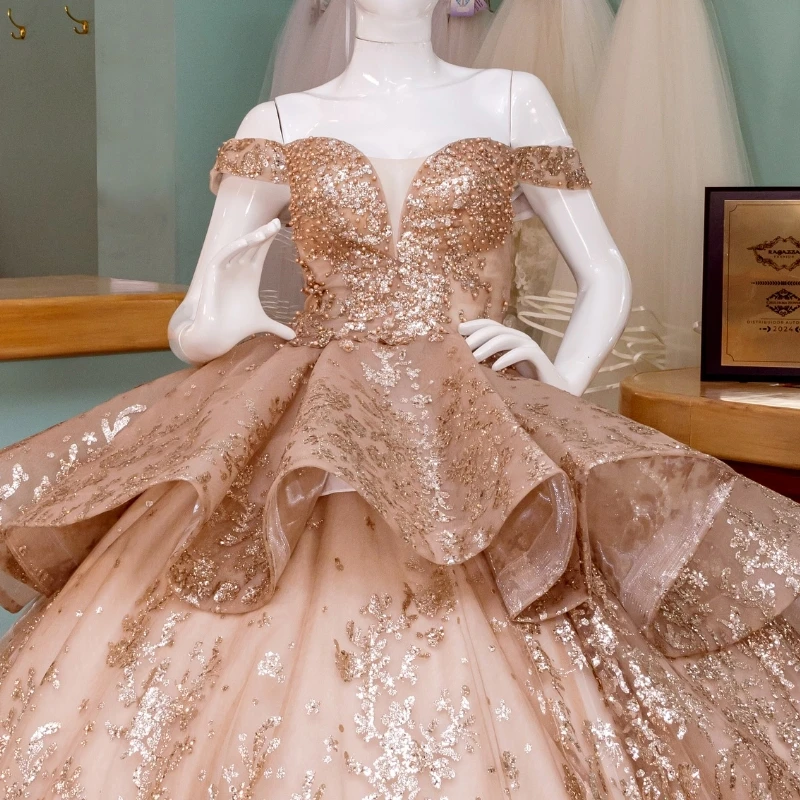 Champagne lucido Abiti stile Quinceanera Abito da ballo con spalle scoperte Paillettes Applique Perline in pizzo Tull Festa di compleanno Dolce 16 Vestido