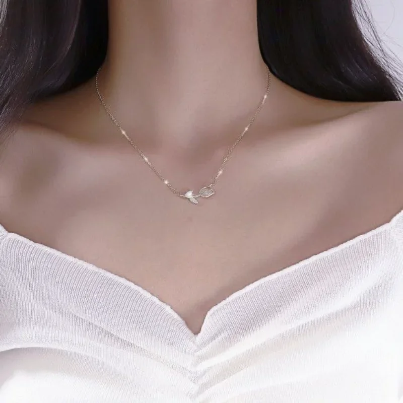 Women and Jewelry Wedding Banquet Party Couple Delicate Microinlaid Tulip Necklace High Sense Collar Chain Fashion Neckchain