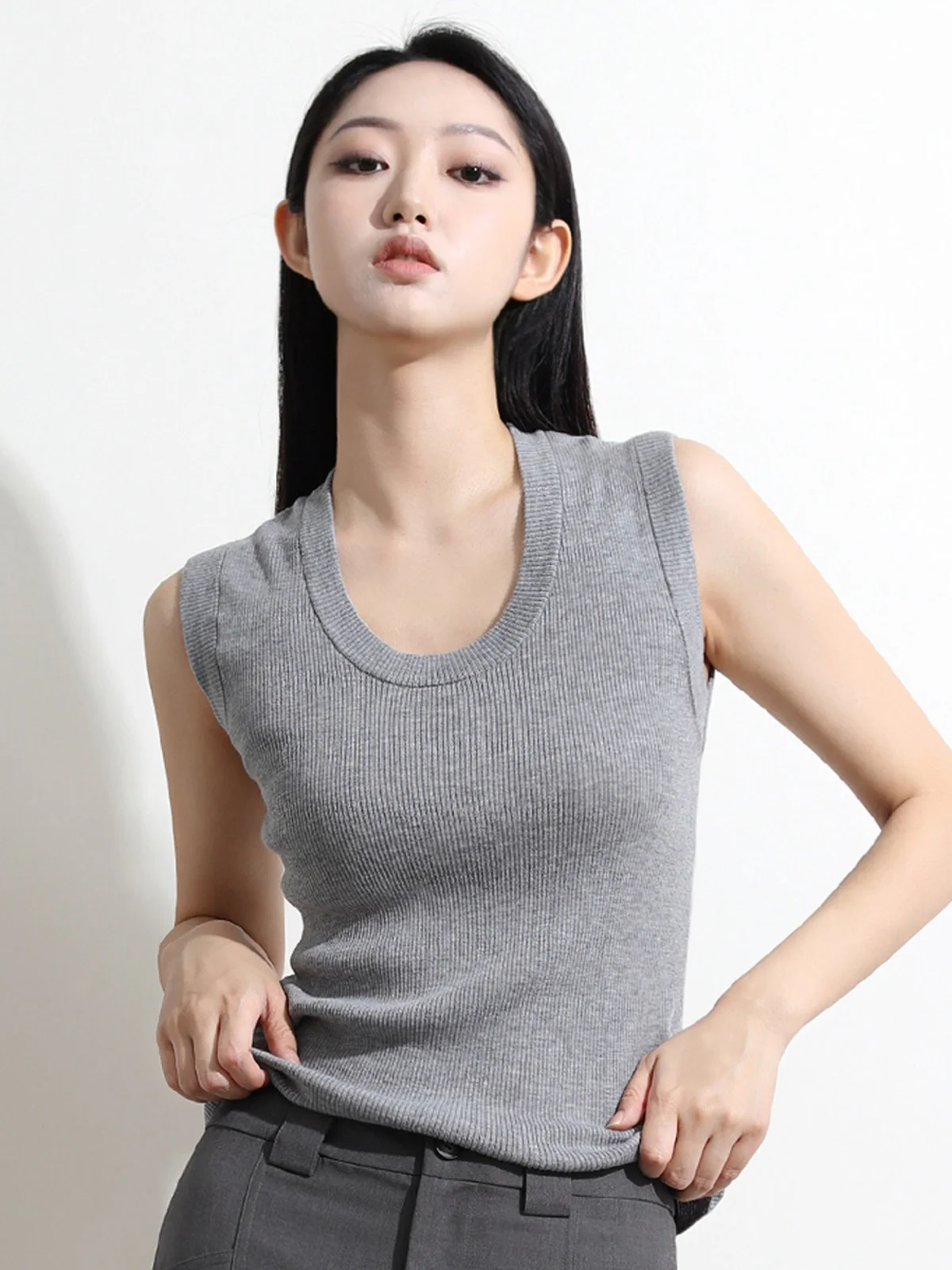 

Mulan 2023 Summer New Simple Versatile U-Ne Svel Knitted Vest T87 Faionable Busin Women's Silk Blend Tank Top