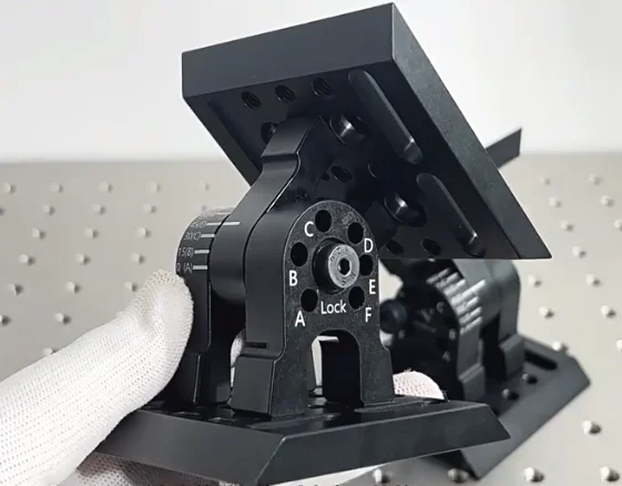 OMBA-KP Adjustable Angle Platform – Manual Tilting Platform for Optical Experiments