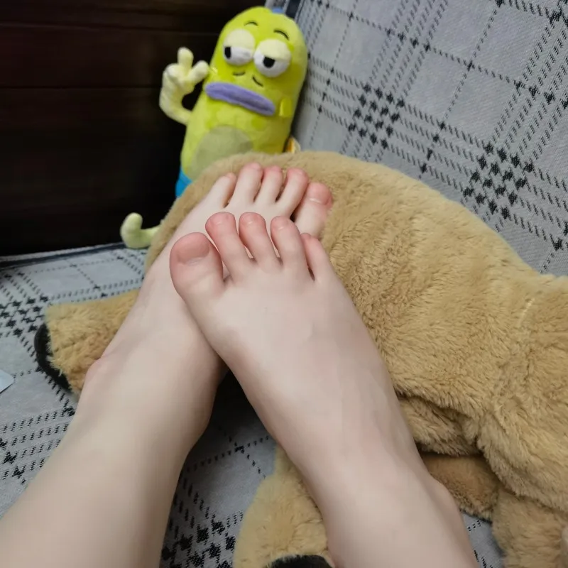 Size 35 Boy's Foot Model Realistic Silicone Child's Feet Model for Displaying Shoes Socks Jewelry Props Salon Art DZ3510