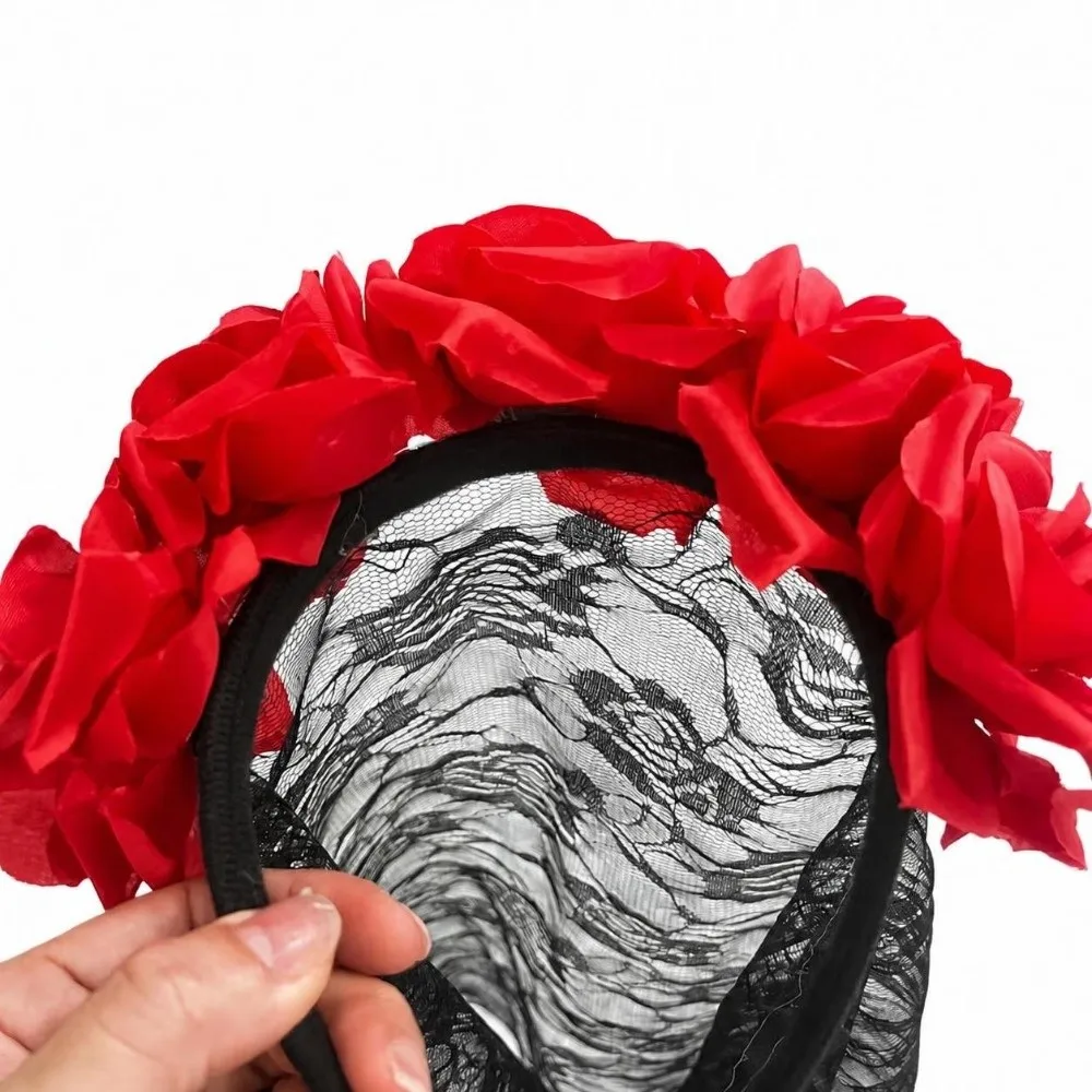 Diadema gótica con flores para fiestas, velo de encaje negro, flores artificiales, corona de rosas, material de malla, accesorio para cosplay, Día de Muertos.