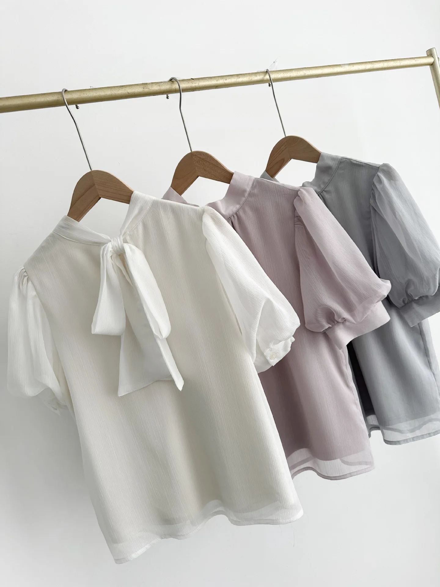 اليابانية جيراي كي جودة عالية مزاجه أنيقة قصيرة الأكمام القوس فقاعة كم الدانتيل يصل قميص لوليتا حفلة الهالوين تأثيري