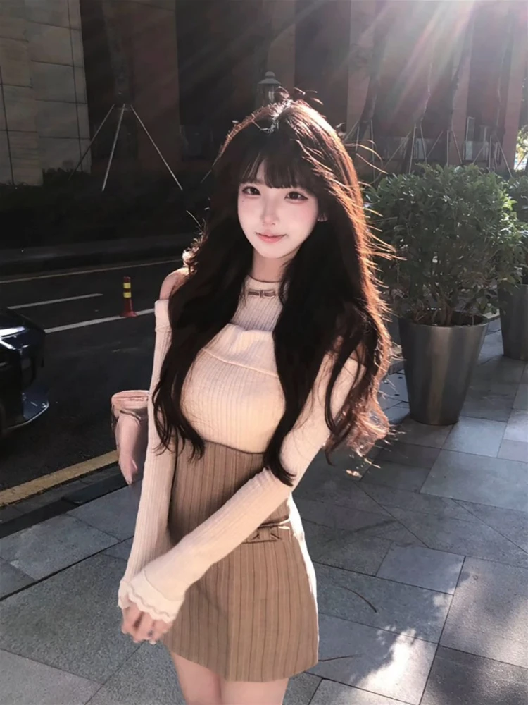 Vintage Sweet Women's 2 Piece Set Knit Off Shoulder Top + High Waist Striped Mini Skirt Aesthetic Retro Y2K Casual Party Outfits:Zestaw damski w stylu vintage, słodki, dwuczęściowy: dzianinowa bluzka z odkrytymi ramionami + spódniczka mini w paski z wysokim stanem, estetyczny, retro, Y2K, na co dzień, na imprezę.