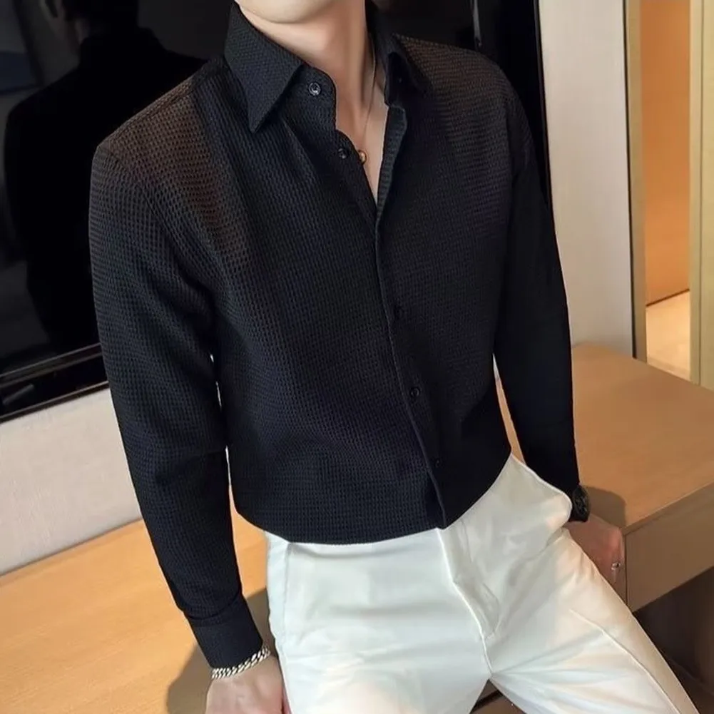 Camisa de manga larga para hombre, de tela waffle elástica, con cuello de solapa, botones frontales y longitud regular, para un look casual de negocios.