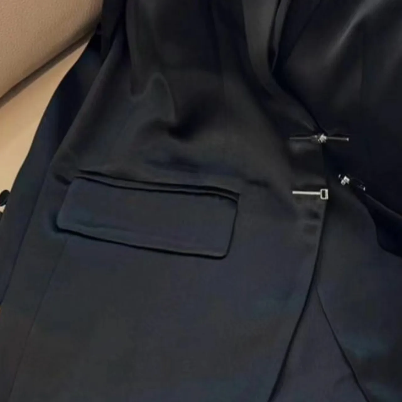 Ele bla acetato cetim solto casual terno feminino de comprimento médio jaet 2024 primavera outono design original ajuste original